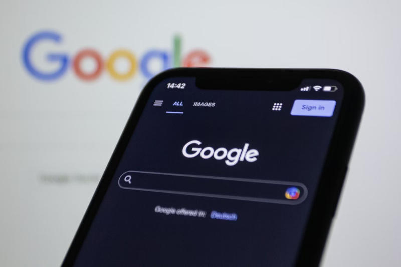 Dolandırıcılar kendilerini Google arama motoruna yerleştirerek kullanıcılara sahte banka operatör numaraları sunuyor