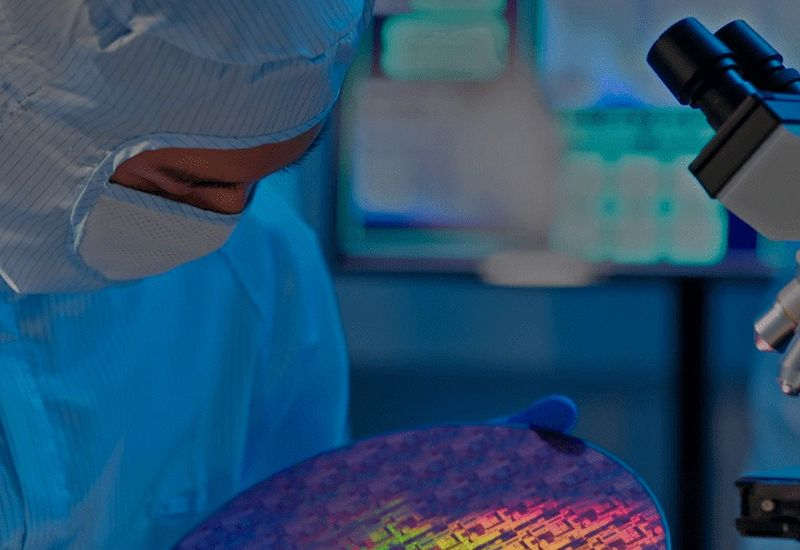 Asya firmaları, çip üretim tesisleri inşa etmek için 136 milyar dolarlık yatırımlar yapıyor ve bu sayede AI sektörünün gelişimini hızlandırıyor.