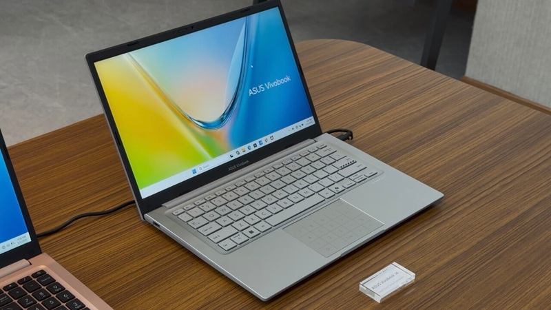 Asus, Core 7 altı çekirdekli Vivobook S14 ve S16 modellerini tanıttı ve bunların MacBook Neo'ya kıyasla rekabetçi olduğunu belirtti