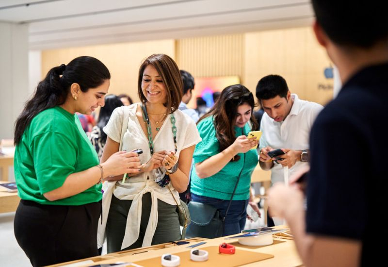 Apple, yavaşlayan akıllı telefon pazarında iPhone tedariklerini artırarak lider konumuna geçti