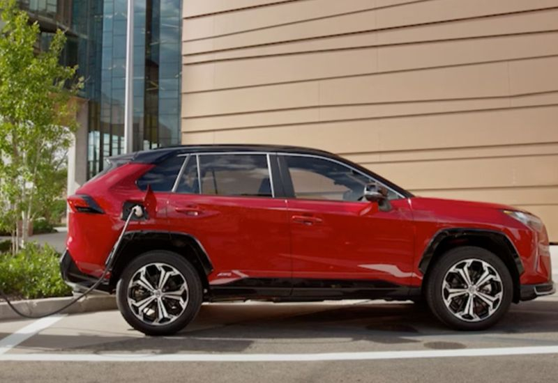 Araştırma, şarjlı hibritlerin bildirildiğinden çok daha fazla yakıt tükettiğini gösterdi.