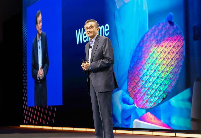 İntel, 18A işlemcisini yalnızca kendi üretimlerinde tutmak yerine dış müşterilere açmaya karar verdi.