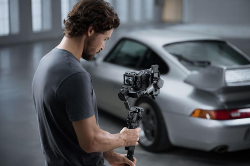 DJİ, 3 kg’a kadar kameralar için tasarlanmış hafif bir stabilizatör olan RS 5’i piyasaya sürdü.