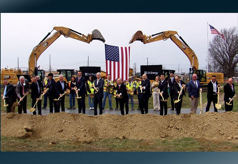 SoftBank, çok milyar dolarlık borç içine daha da derinleşerek yapay zekayı gelişimin ana faktörü olarak konumlandırıyor