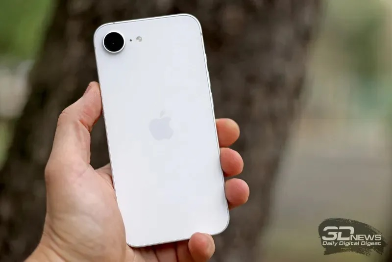 iPhone 17e, iPhone 16e fiyatıyla ama A19 çipine ve MagSafe şarj desteğine sahip.