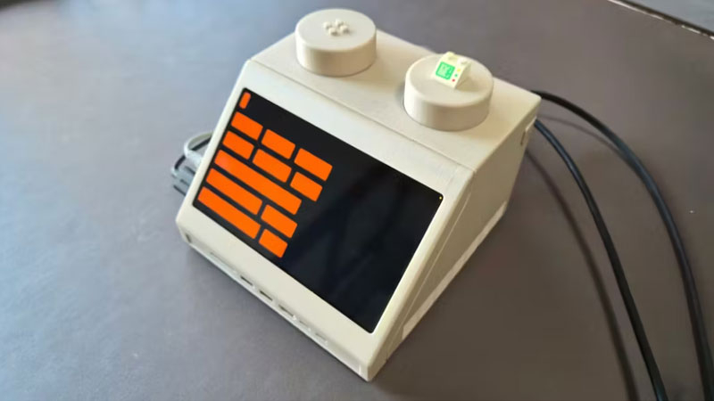 Mac mini, 1970'lerin terminali olarak tasarlanmış genişletilmiş bir LEGO tuğlasında saklandı