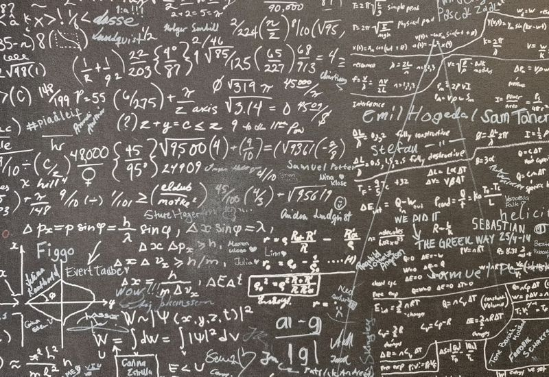 Kedi analizinden Erdős teoremlerine kadar: yapay zeka matematiğin zirvelerini giderek daha sık hedef alıyor