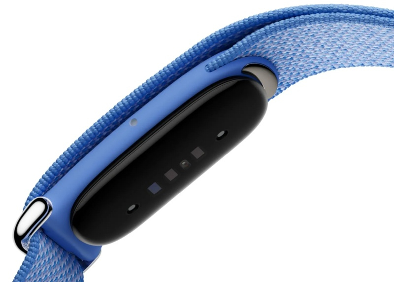 Google, ekramsız hafif bir fitness izleyici olan Fitbit Air'i tanıttı; fiyatı 99 $ ve kullanıcı aktivitesinin sürekli izlenmesi sağlanıyor
