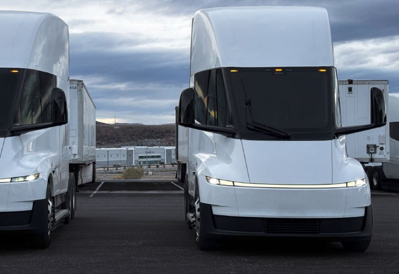 Tesla Semi elektrik kamyonlarının fiyatı beklenenden çok daha yüksek çıktı, ancak hâlâ rakiplerinden daha düşük.