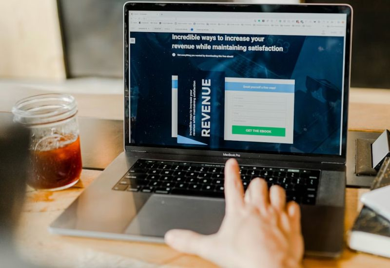 AI uygulamaları başlatıldığında geleneksel olanlardan daha fazla gelir elde eder, ancak kullanıcı tutma oranları hızla düşer