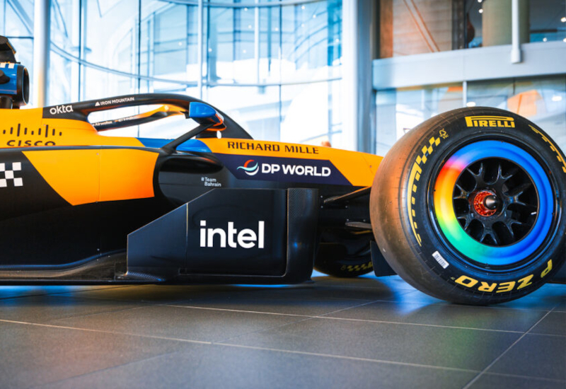 Intel, McLaren’ın hesaplama ortağı olarak konumlanıyor ve Formül‑1 pistlerinde AMD’ye meydan okuyor