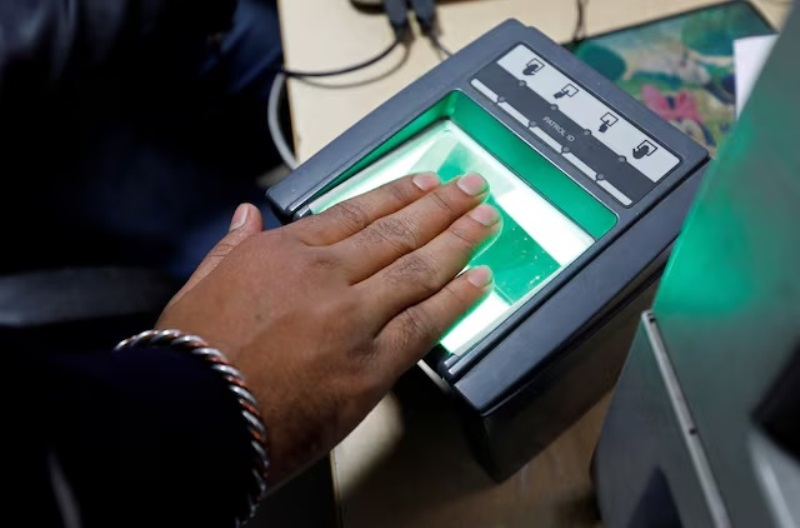 Hindistan, mobil cihazlarda devlet uygulamasının önceden yüklenmesi gerekliliğini reddetti.