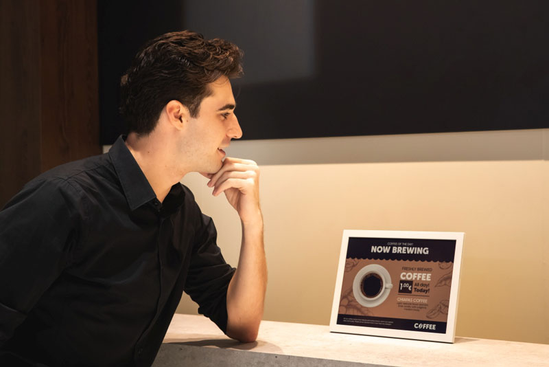 Samsung, fitoplanktodan üretilmiş renkli elektro mürekkep kullanarak benzersiz bir E‑Ink ekranı tanıtıyor.