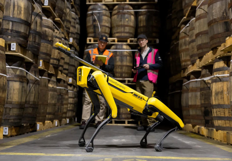 Dewar's, viski buharı kaçaklarını tanımlayan bir robot dedektifi yarattı