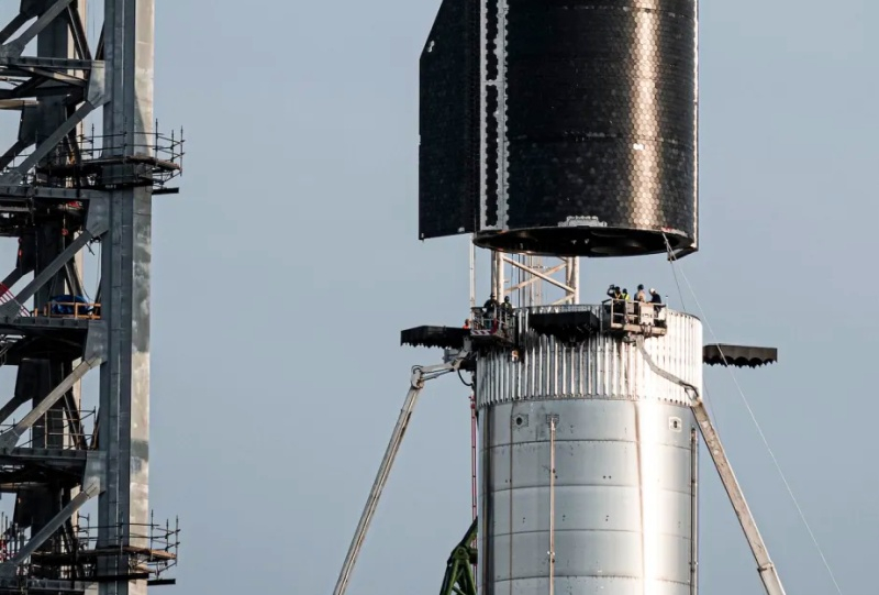 SpaceX şirketinin çalışanı, Starship lansmanından birkaç gün önce inşaat alanında ölmüş; olayın nedeni araştırılıyor