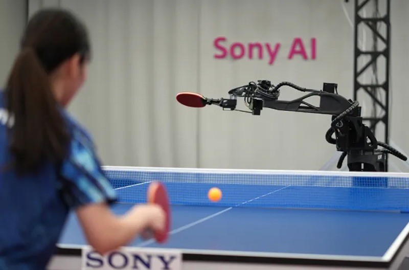 Sony, profesyonel oyuncuları ilk kez table tennis'te yenen bir robot çıkardı.