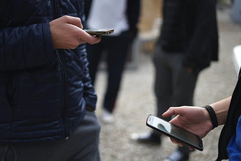 Çoğu genç Avustralyalı, kısıtlamalara rağmen sosyal medya kullanmaya devam ediyor