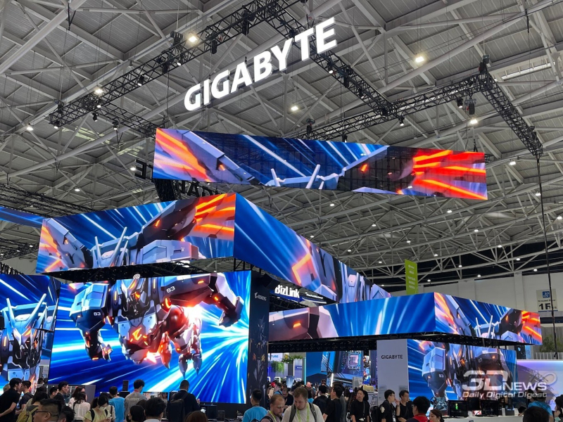 GIGABYTE, Computex 2026 sergisi sırasında yeni oyun dizüstü bilgisayarları ve OLED monitörleri tanıttı.