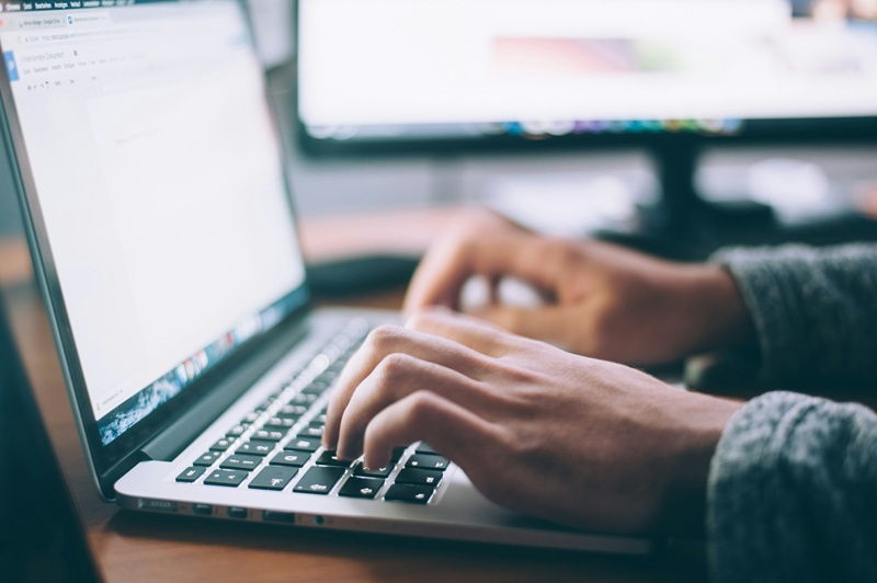 Bloggerlar kötü tavsiyeler veriyor ama izleyicileri memnun kalıyor: araştırma 90 % önerinin hatalı olduğunu gösterdi.