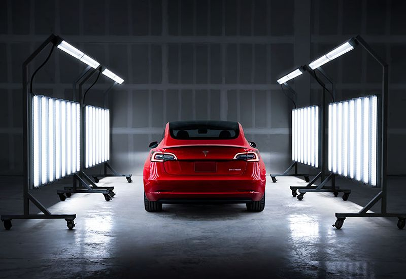 Tesla, hayranlarıyla şakalaşarak son Model S ve Model X sunum törenini beklenmedik bir şekilde ertelemiş.