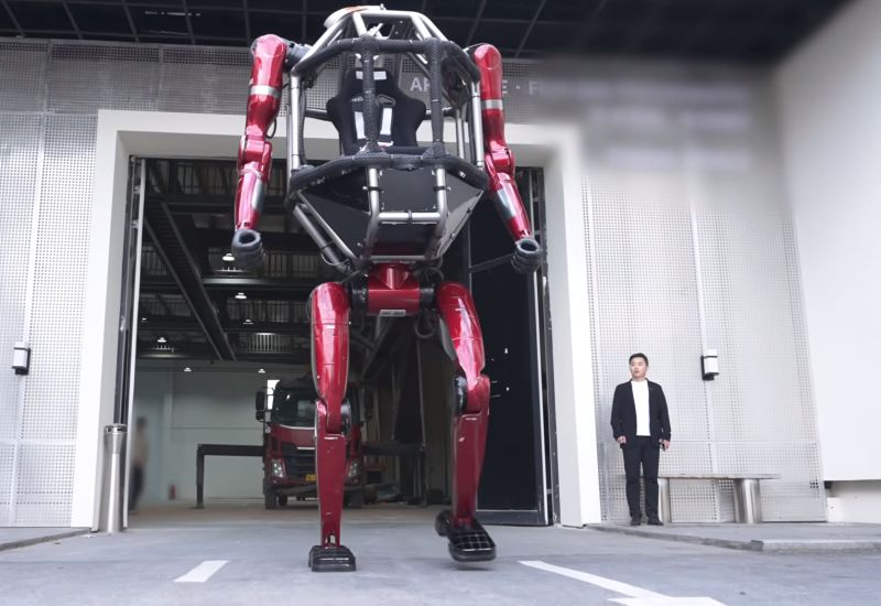 Unitree, insan için iç mekanlı 500 kg’lık bir yürüyen robot tanıttı