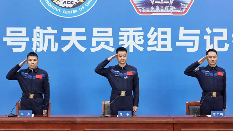 Uzay gemisinin penceresindeki çatlak: Shenzhou‑20 mürettebatı, yörüngeden kurtarma tahliyesini tanımladı