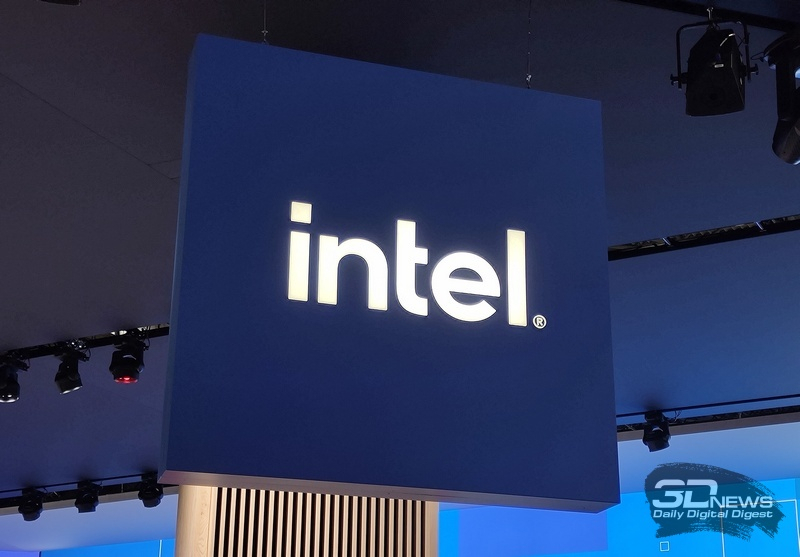 Intel'in üst yöneticisi, yıl sonuna kadar satılan bilgisayarların yaklaşık yarısının yapay zeka hızlandırıcılarıyla donatılacağını söyledi.
