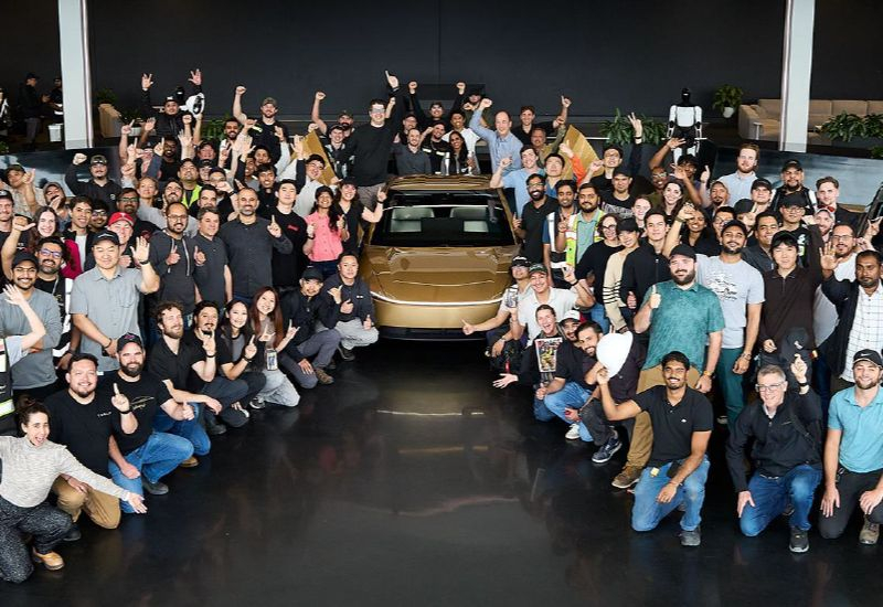 İlhan Musk yeniden Tesla Cybercab adlı otonom taksi üretiminin başlatılacağını duyurdu