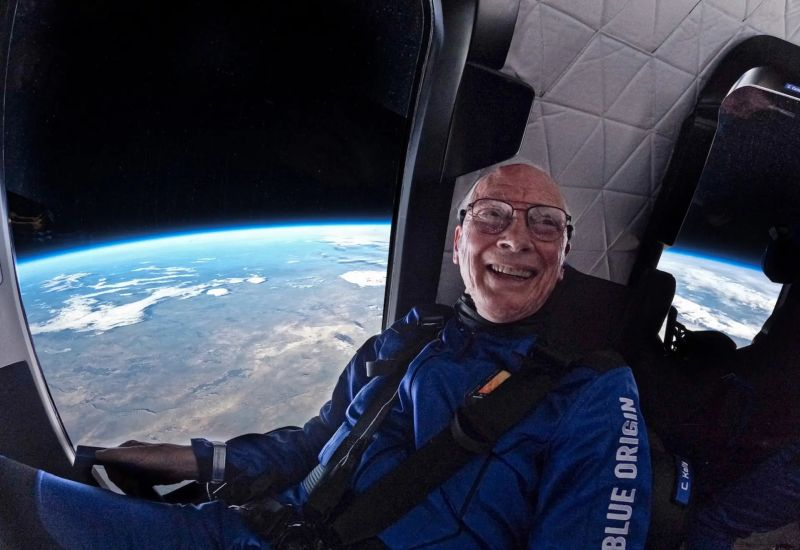 Blue Origin en az iki yıl boyunca uzay turizmi geliştirmeyi durduracak ve Ay projesine odaklanacak