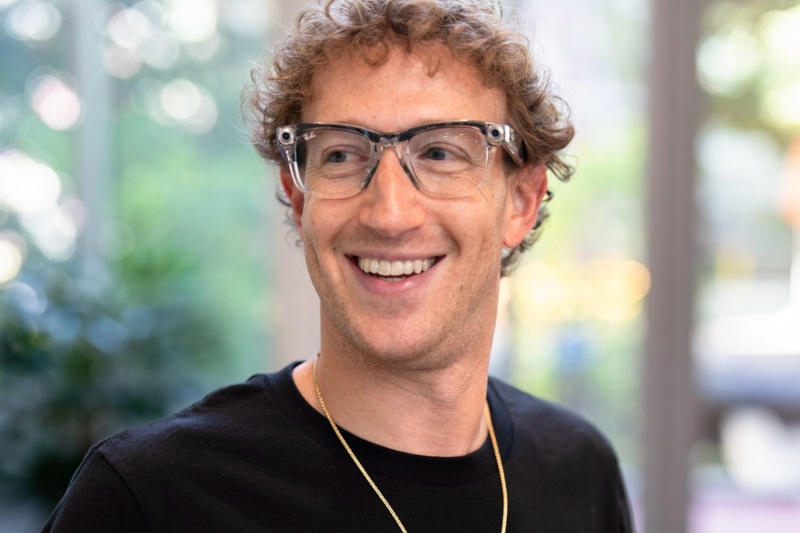 Mark Zuckerberg, Meta çalışanlarının tam izlenmesini yapay zeka eğitimi yöntemi olarak savunuyor, ancak bu bilginin doğruluğu şüpheli.