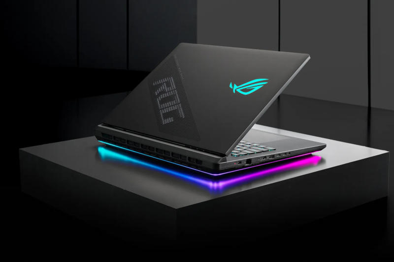 Asus ROG Strix SCAR 18, 320 W'ye kadar tüketen birinci sınıf oyun dizüstü bilgisayarı olarak debüt ediyor