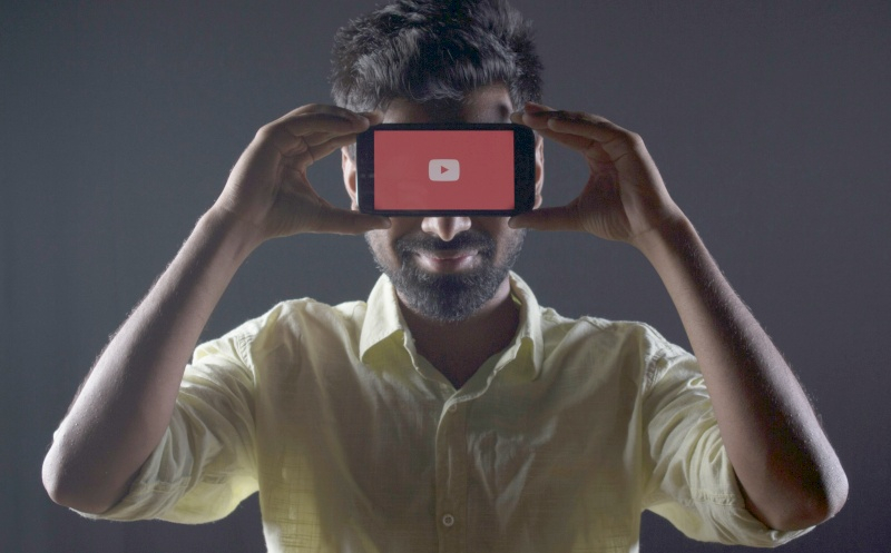 YouTube, tüm dünyada televizyonlarda izlemek için zorunlu reklam başlatıyor.